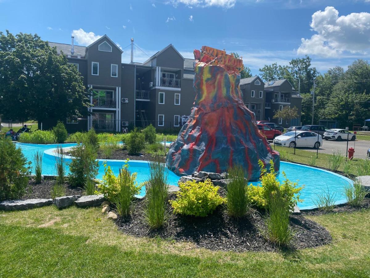 Condo Avec Parc Aquatique ! Beaupre Exterior photo
