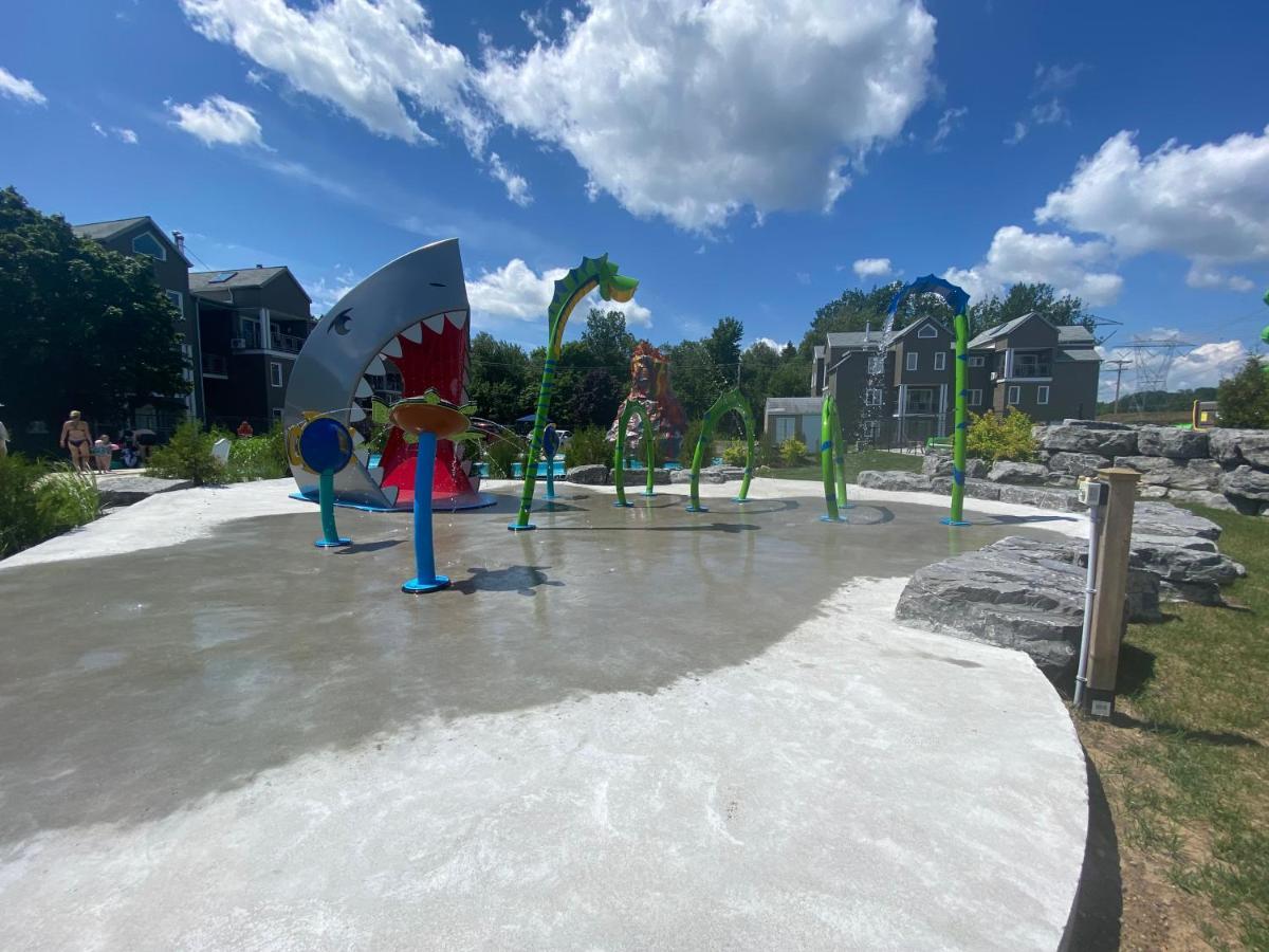 Condo Avec Parc Aquatique ! Beaupre Exterior photo